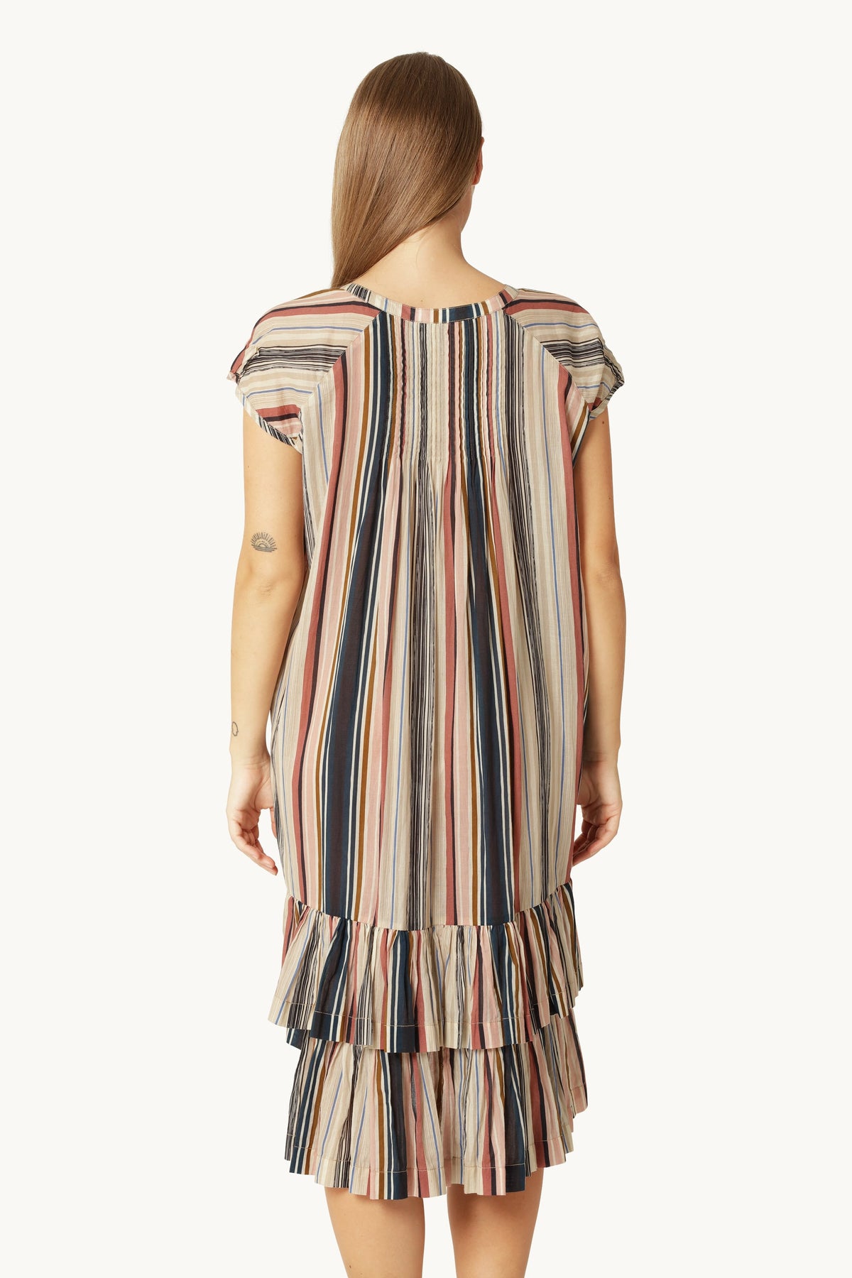 Lång Klänning med Korta Ärmar Pintuck - Beige Organic Stripe