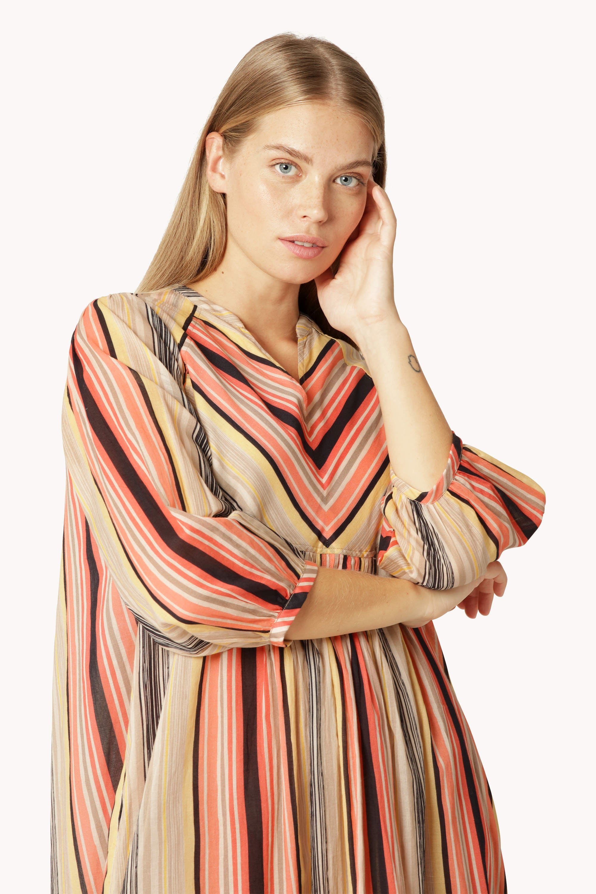 Lång Klänning med Ballongärmar Pintuck - Red Organic Stripe