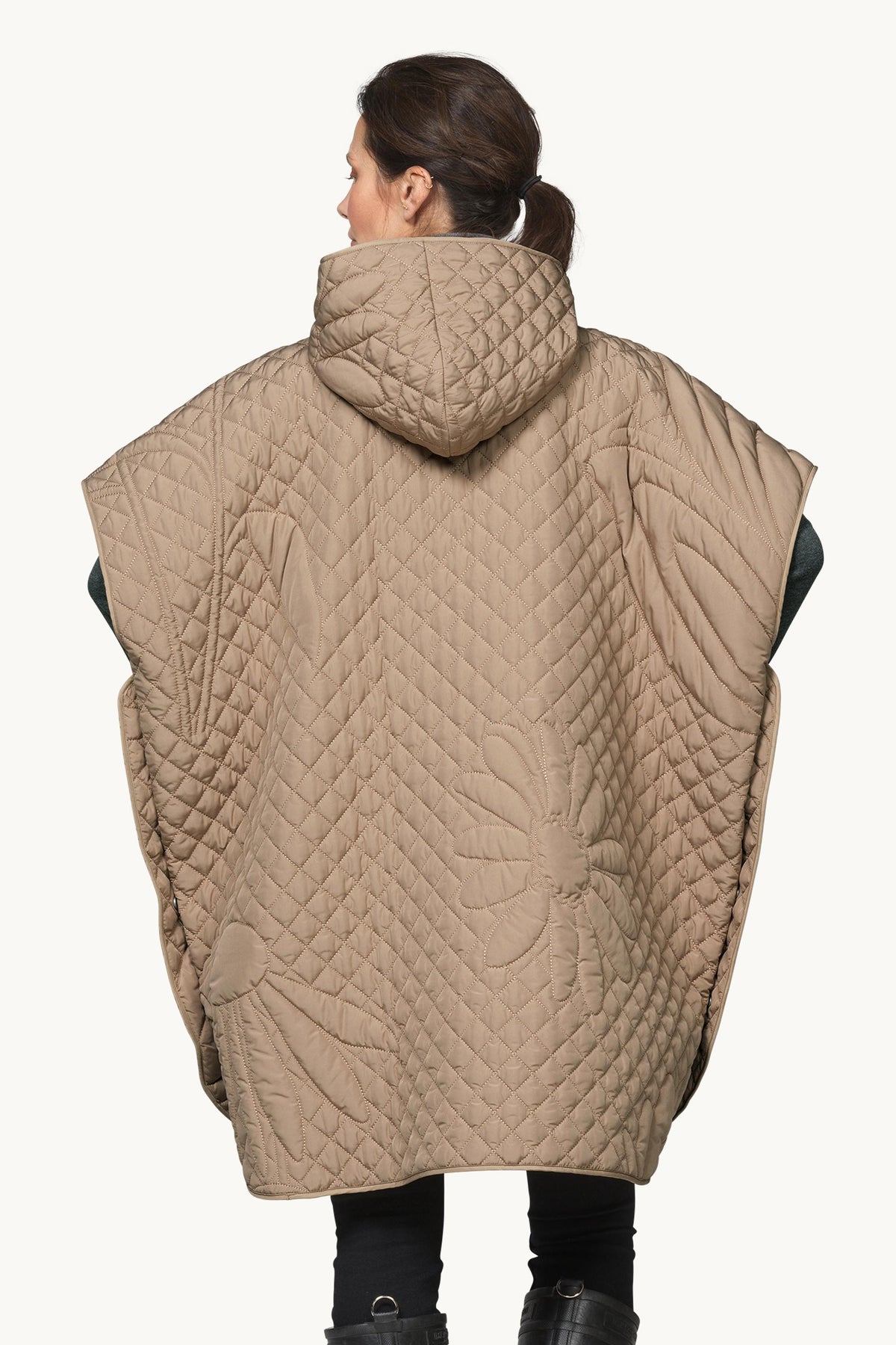 Quiltad Poncho - Sepia Tint