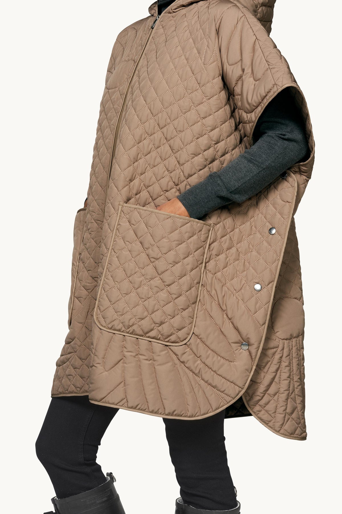Quiltad Poncho - Sepia Tint