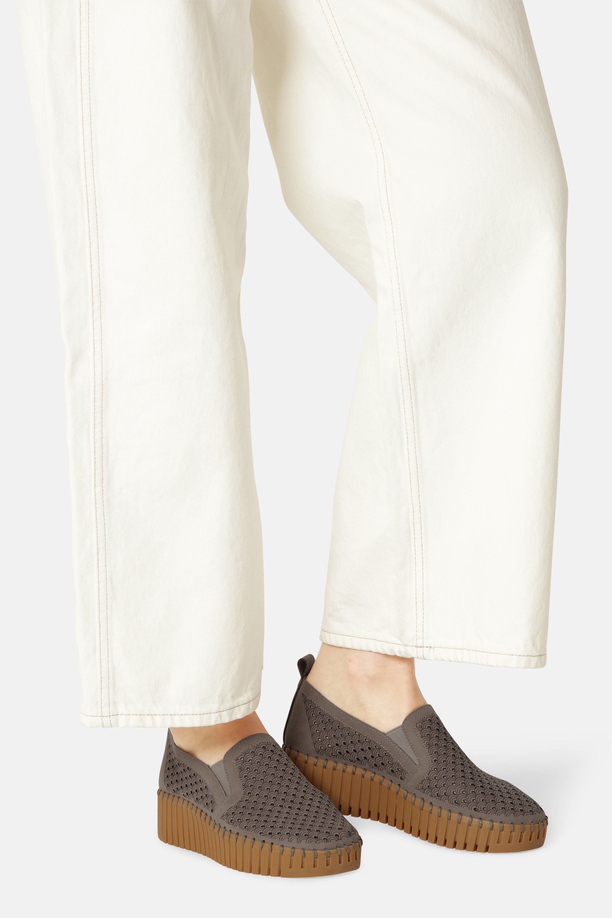 Tulip Slip-On - Wheat Mocca